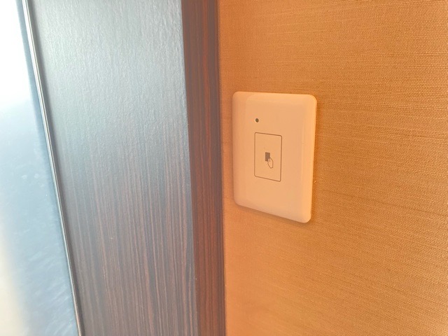ウェスティンホテル仙台_エグゼクティブクラブラウンジ_入口の自動ドアのロック解除
