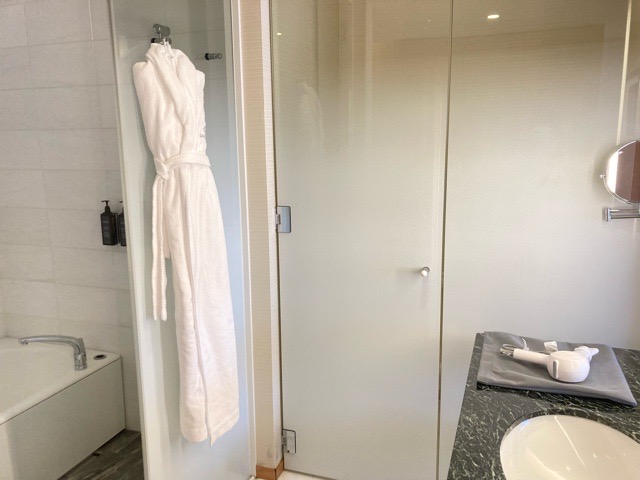 シェラトングランドホテル広島_デラックス客室,1キング_バスルーム_トイレのドア